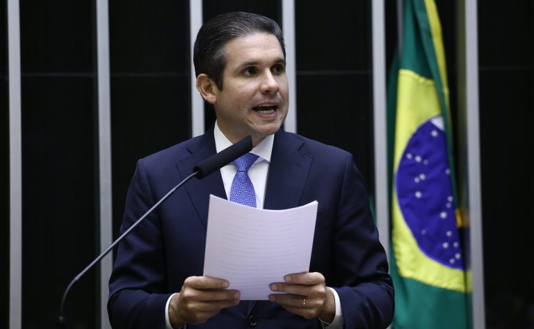 hugo-motta-quer-acordo-com-stf-para-aumentar-numero-de-deputados